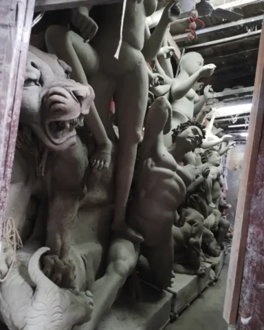 durga murti making from ganga mitti kumartuli